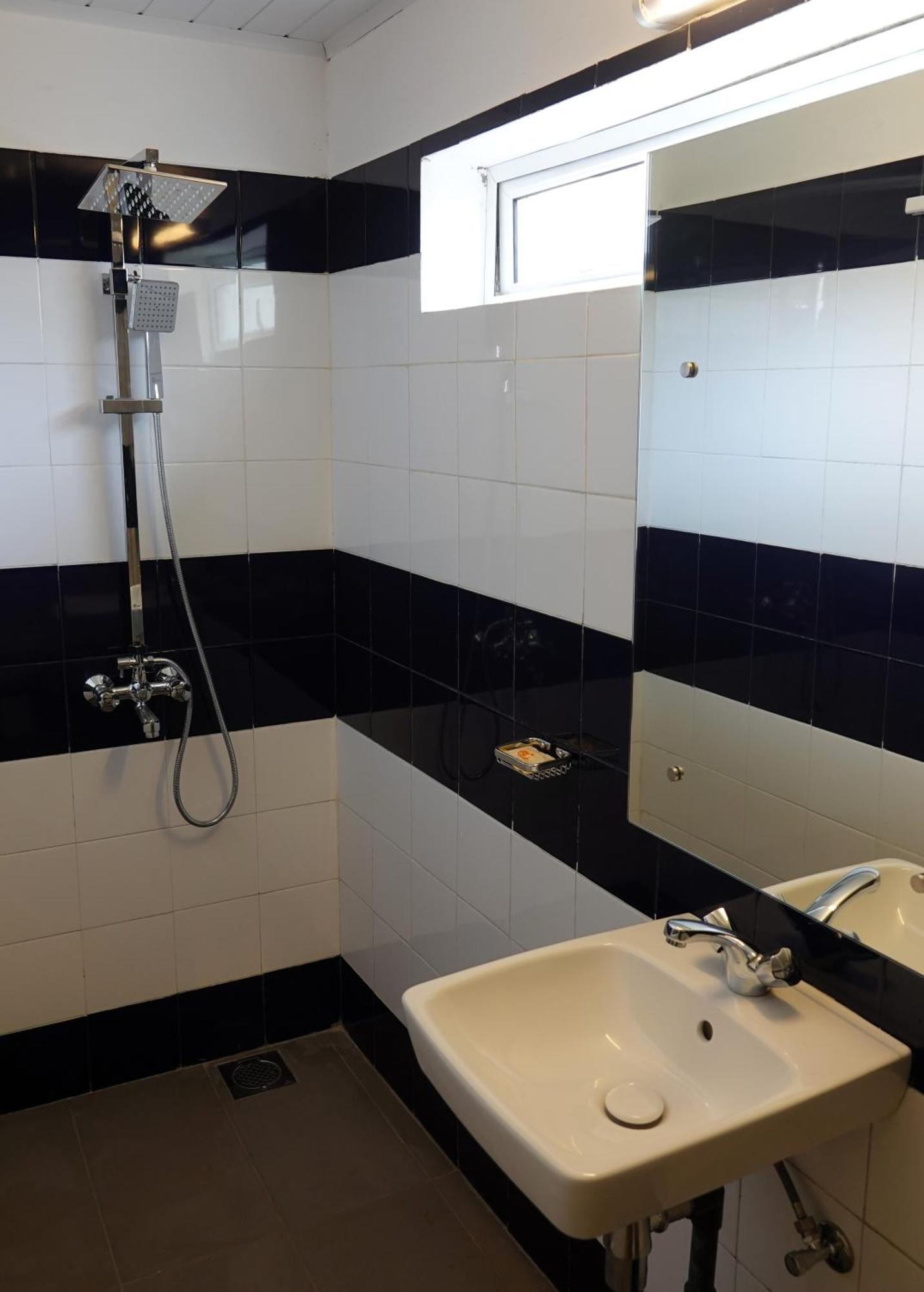 Hotel J Негомбо Экстерьер фото